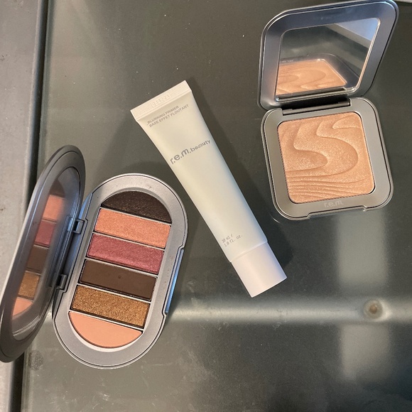 r.e.m Beauty Makeup Set - Picture 2 of 2